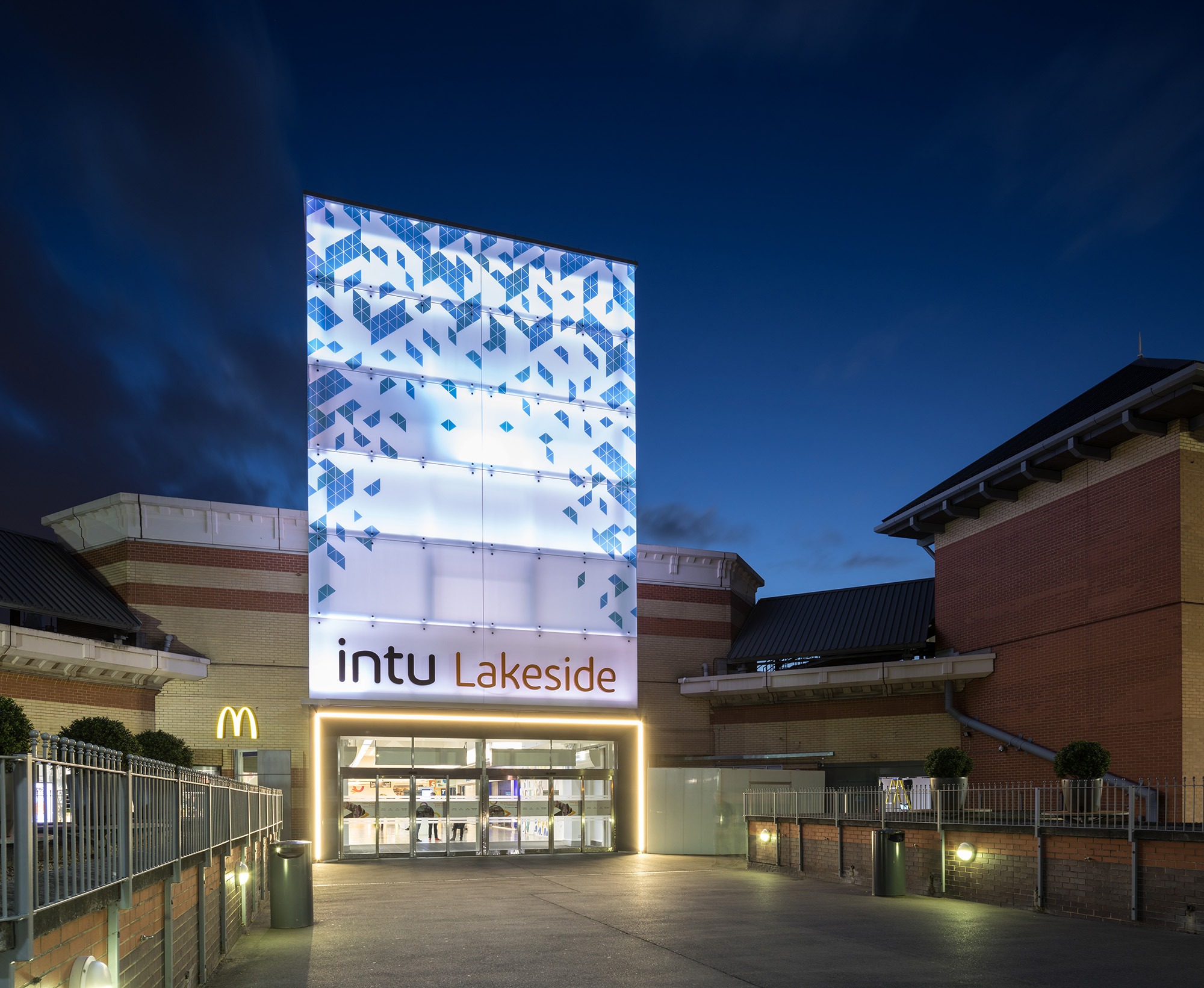 intu-Lakeside-004